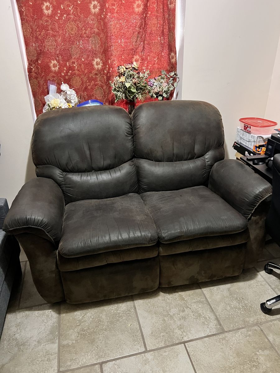 Free Recling Couch
