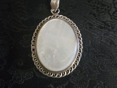 Sterling Silver Mother of Pearl Oval Pendant - Classic Rope Edge Design