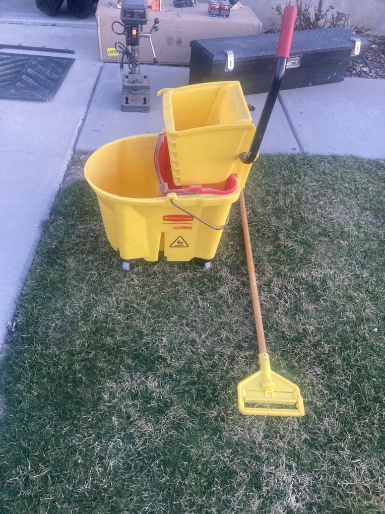 Rubbermaid Mop / Bucket
