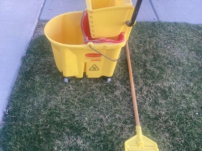 Rubbermaid Mop / Bucket