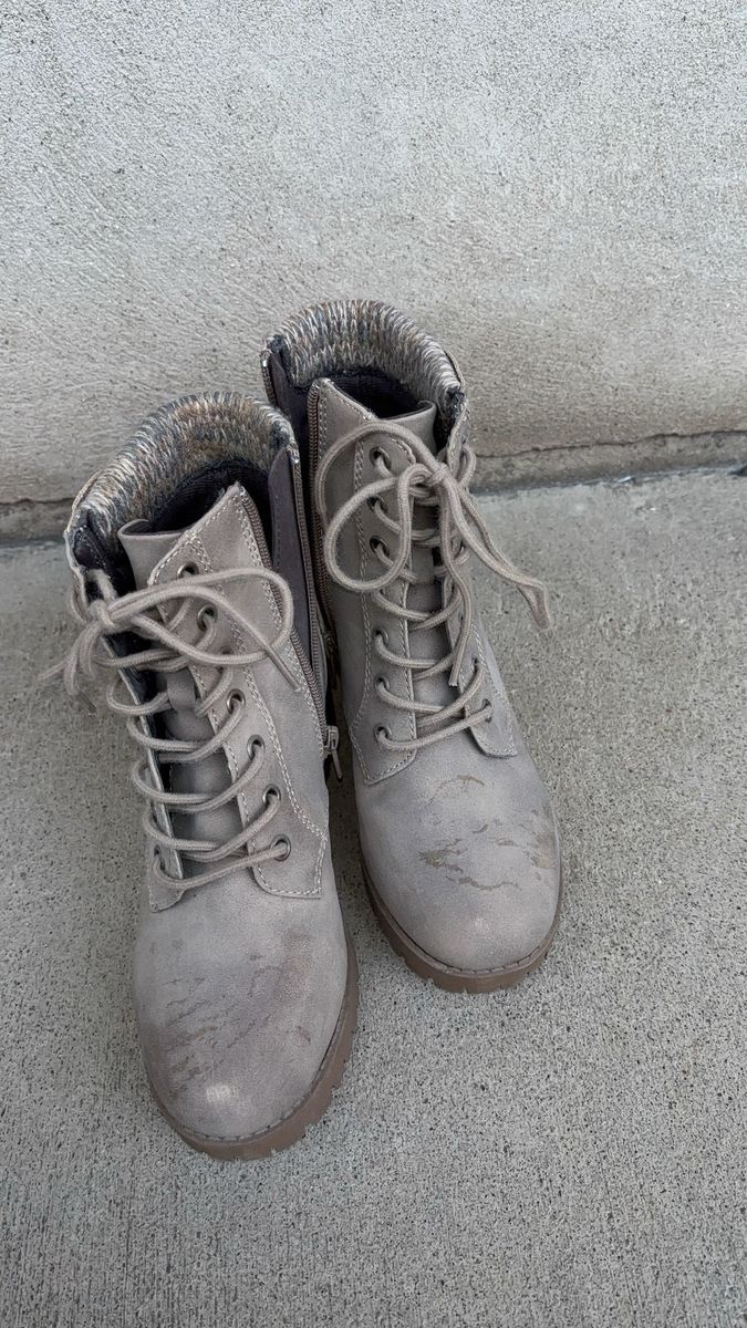 Women's Grey Leather Lace-Up Ankle Boots with Knit Cuff - Size 6.5