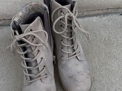 Women's Grey Leather Lace-Up Ankle Boots with Knit Cuff - Size 6.5