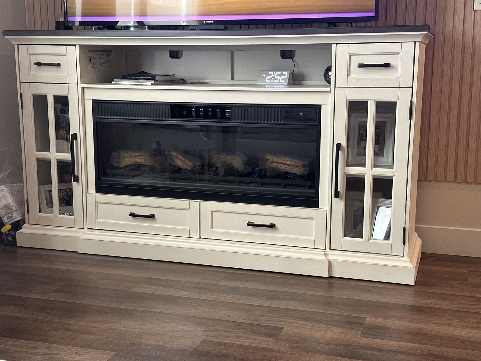 Fireplace/entertainment center