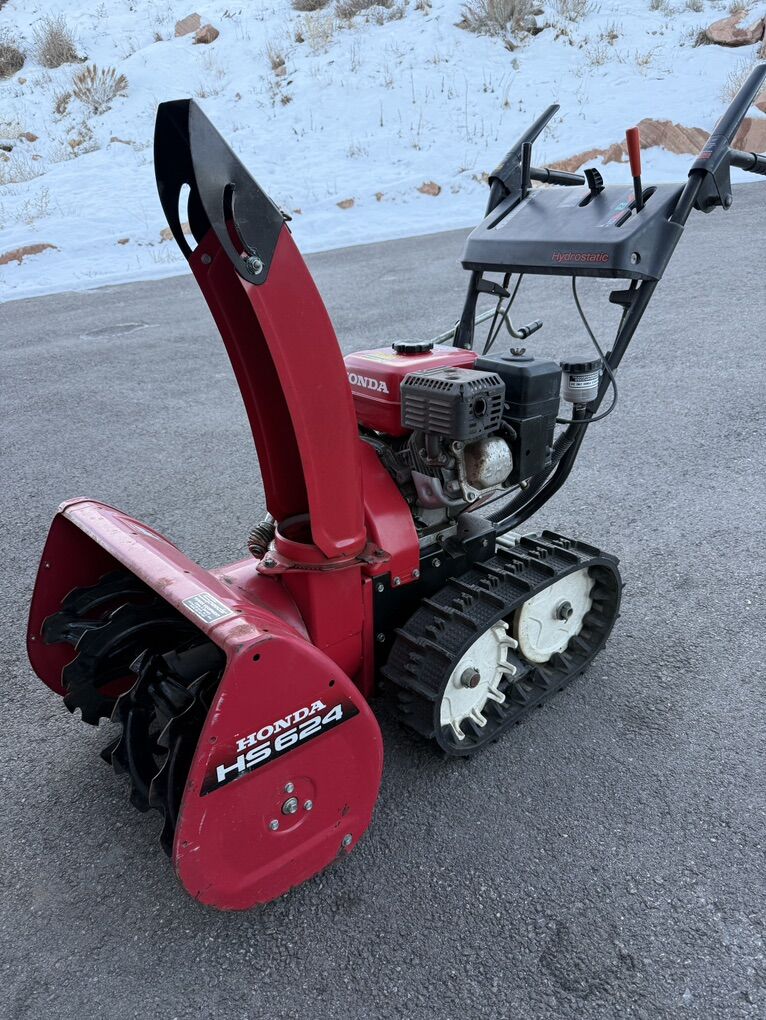 Honda HS624 Snowblower With Tracks