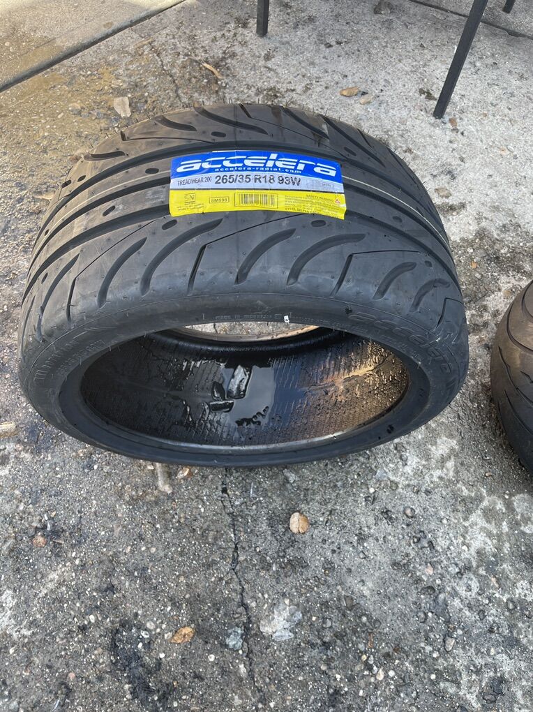 265/35/18 NEW ACCELERA TIRE