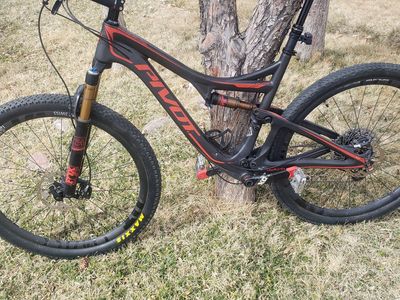 like new Pivot 429 SL