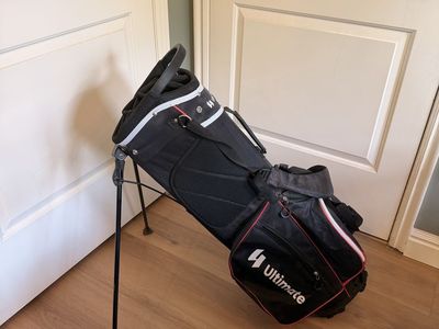 Ultimateforce Golf Stand Bag Black and Red with Retractable Legs