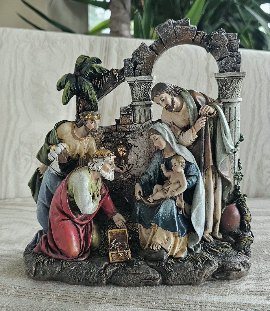 Nativity Scene Figurine Holy Family and Three Wise Men 8.5"×8"