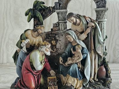 Nativity Scene Figurine Holy Family and Three Wise Men 8.5"×8"