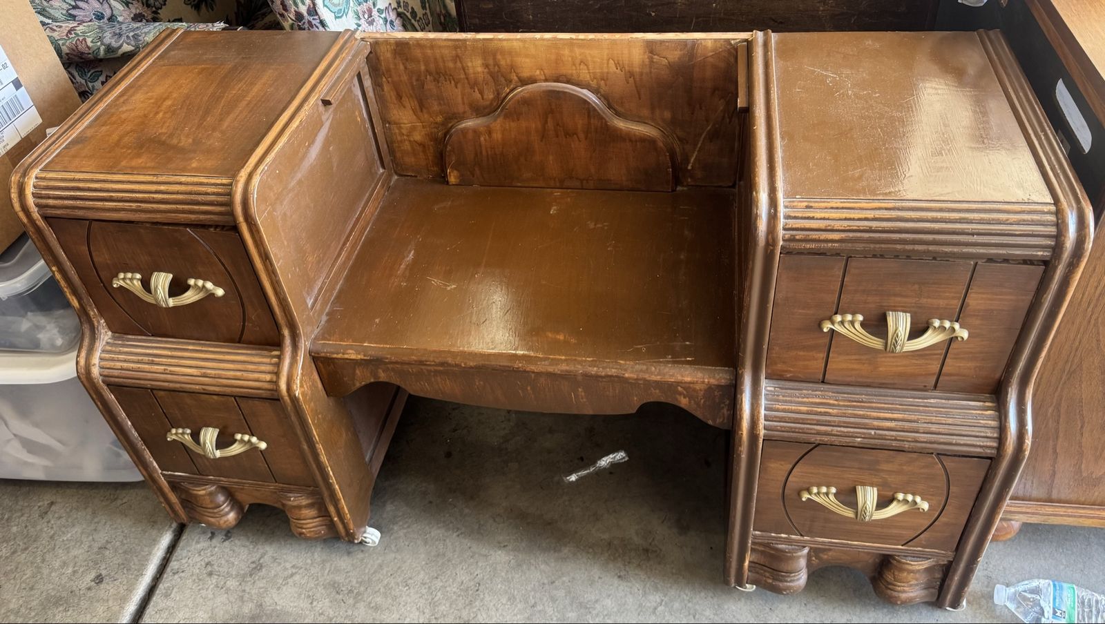 Vintage vanity dresser