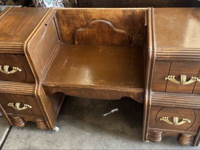 Vintage vanity dresser