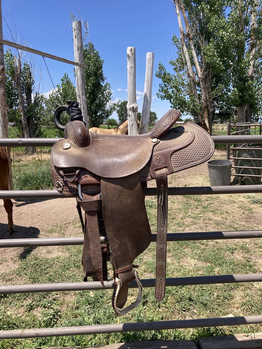 Circle Y Cutting Saddle 16”