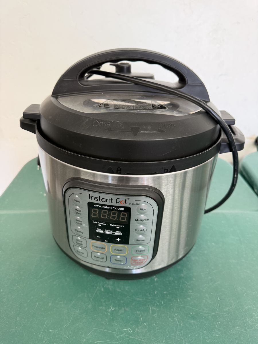Barely Used Instapot 8qt (IP-DUO80)