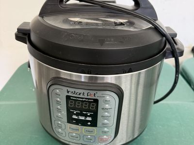 Barely Used Instapot 8qt (IP-DUO80)