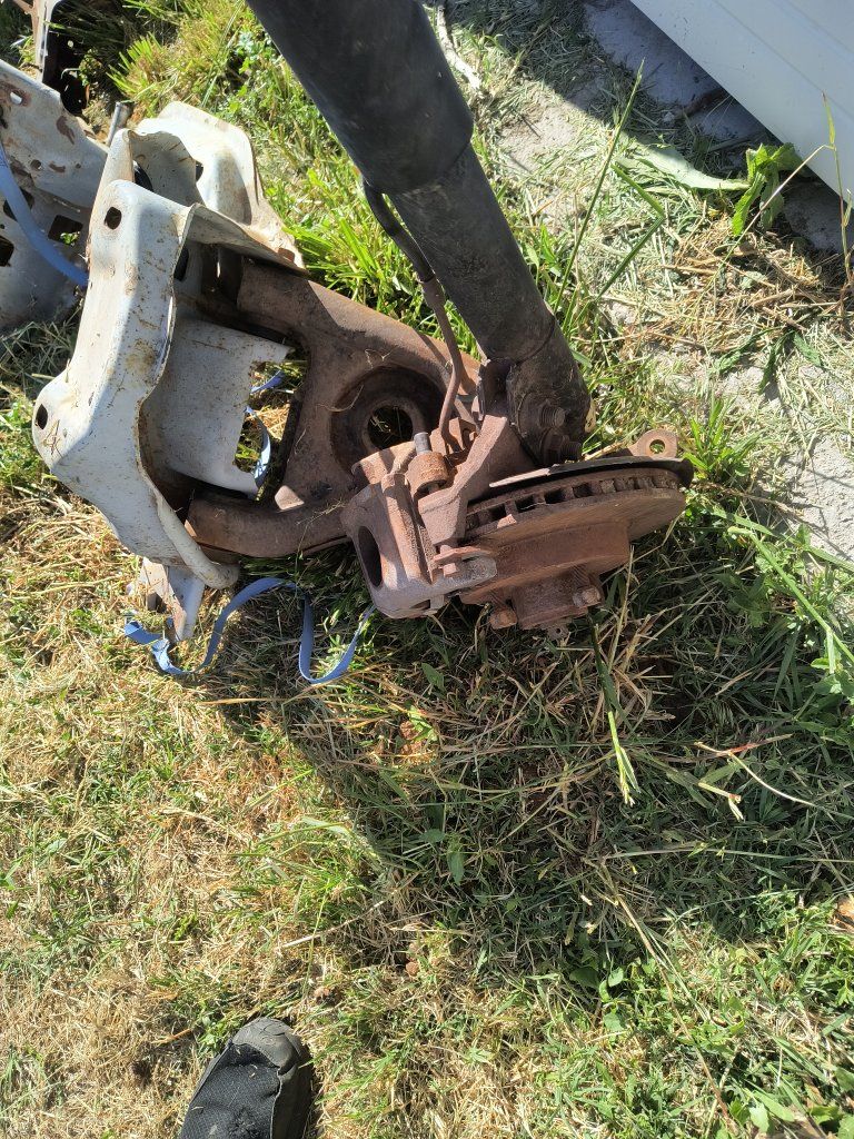 1983 ford mustang front spindle and crossmeber