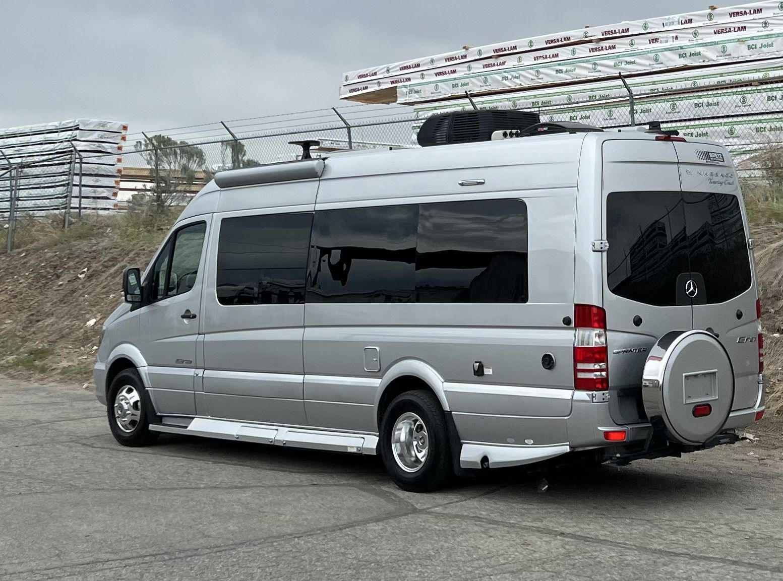 208 Winnebago Era 70M Mercedes Chassis