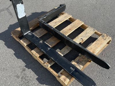 UNBRANDED Heavy-duty Forklift Forks 60”x4" 16” Carriage Class 2 (New)