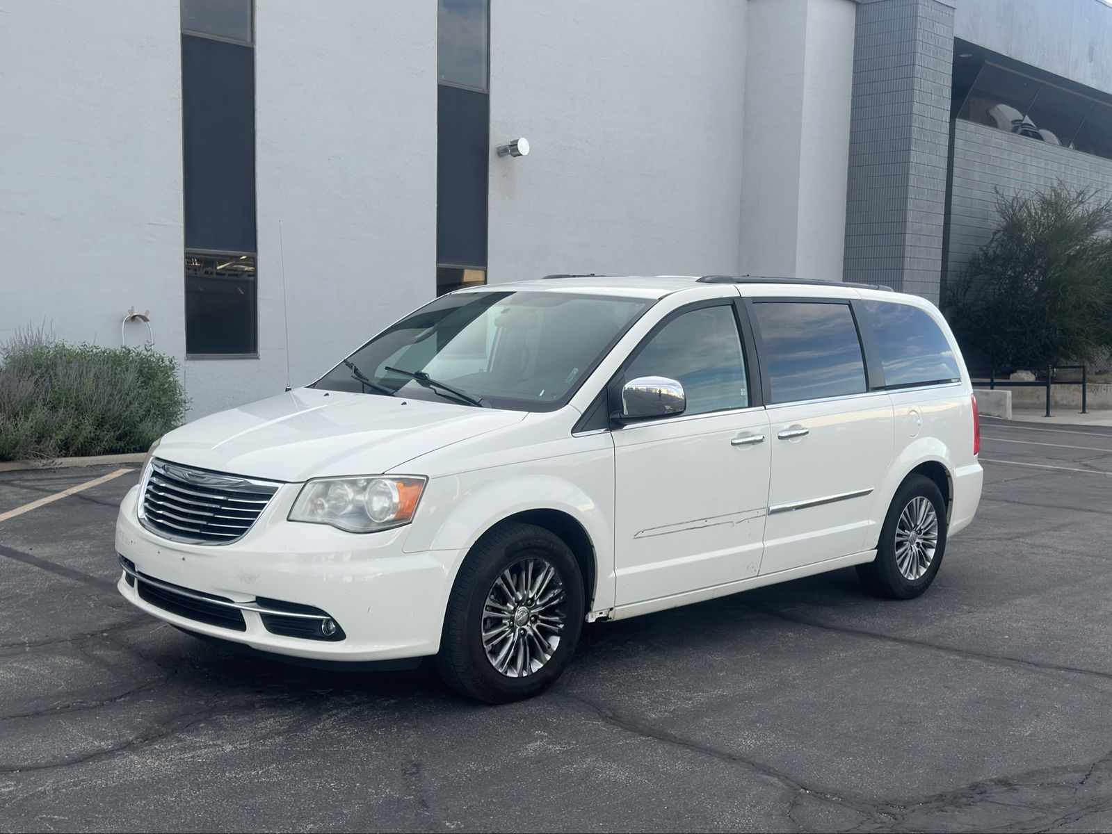 2013 Chrysler Town and Country Touring-L