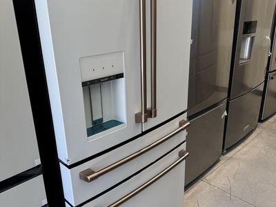 Floor model CAFÉ™ ENERGY STAR 22.3 Cu. Ft. Smart Counter-Depth 4-Door French-Door Refrigerator