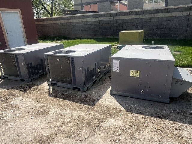 Carrier HVAC heating and cooling RTU units