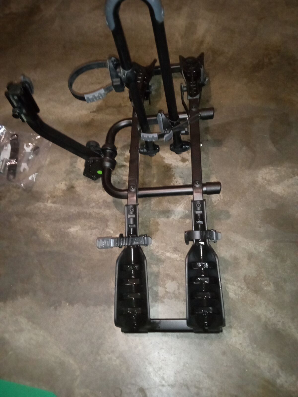 Bike rack 2 bikes truck or car hooks to trailer hitch Hollywood