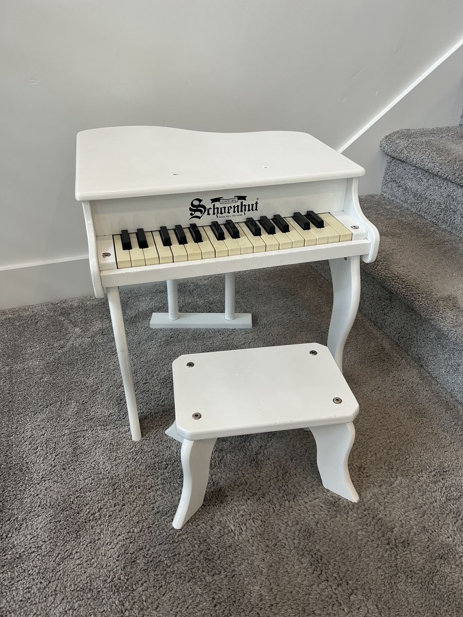 Schoenhut 30-Key Kids Piano with Bench