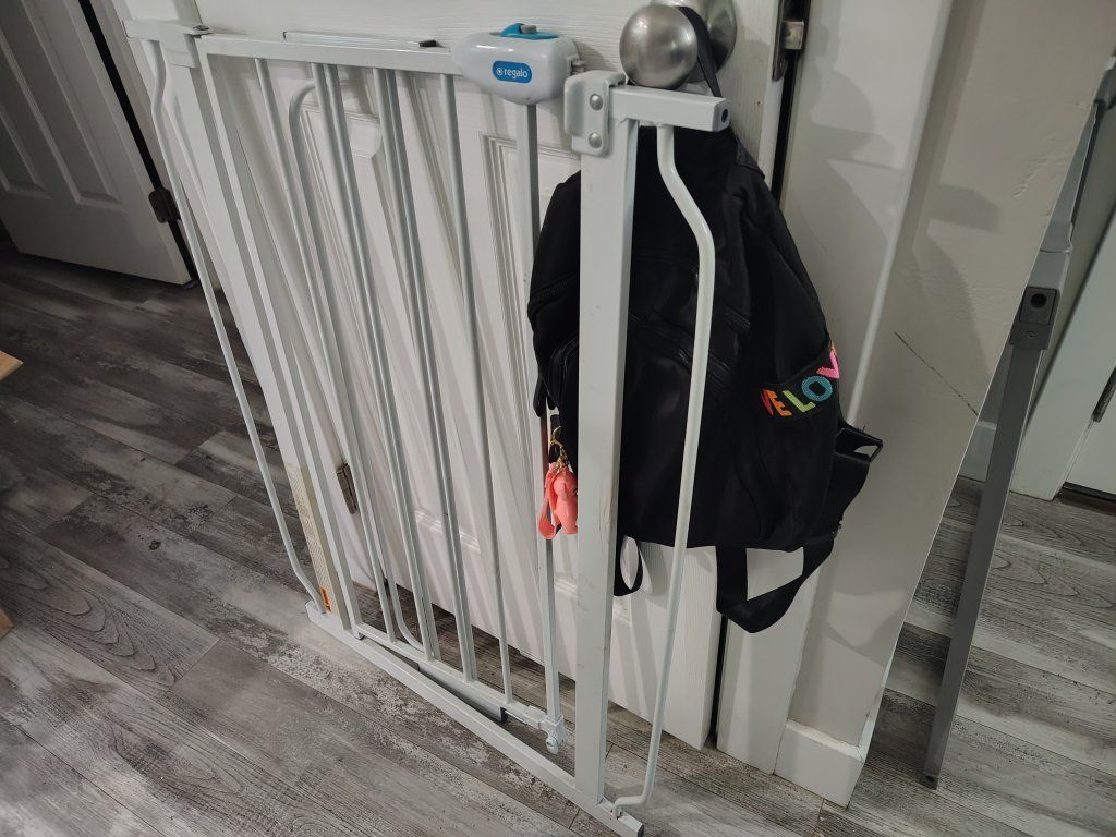 Regalo Easy Step Baby Gate White - Keep Your Little Ones Safe