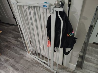 Regalo Easy Step Baby Gate White - Keep Your Little Ones Safe