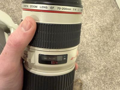 Canon EF 70-200 F4 lens