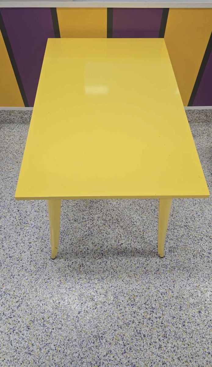 Metal Lancaster Sturdy Alloy Table