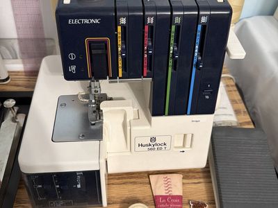 HuskyLock 560 ED T Electronic Serger Sewing Machine with Foot Pedal