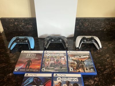PlayStation 5, 3 controllers, 5 Games