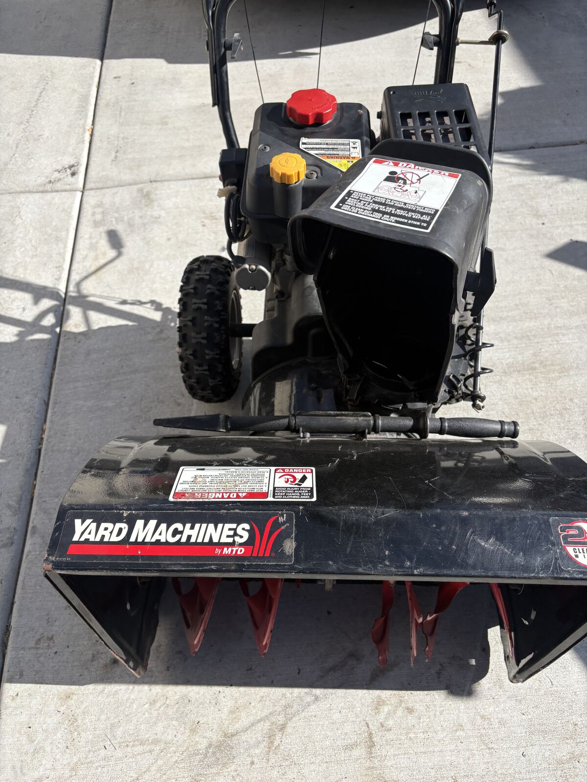 Yard Machine 2 stage snow blower ( 5.5hp with electric start )
