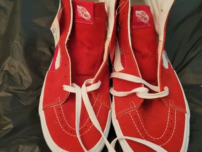 Vans Sk8-Hi Allover misprint Logo
Red/White High Top Skate Shoes (New with Vans OFF THE WALLTag) Size 12 Mens
