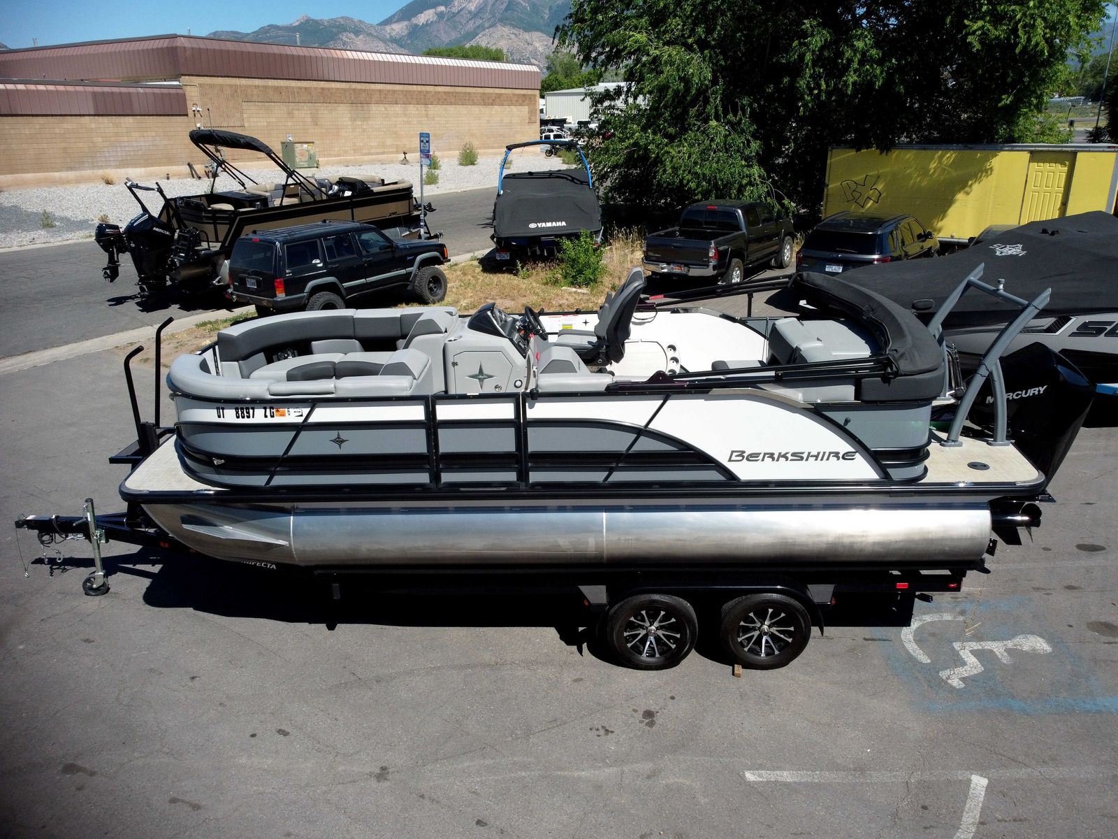 2023 Berkshire 21CL STS 3.0 PRFRMNC PKG
