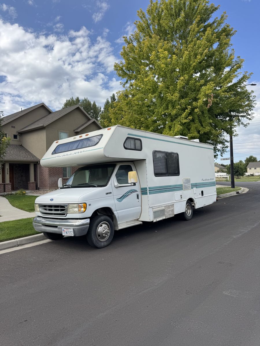 Camper trailer