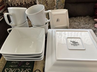 Porcelain Dinner Plates set