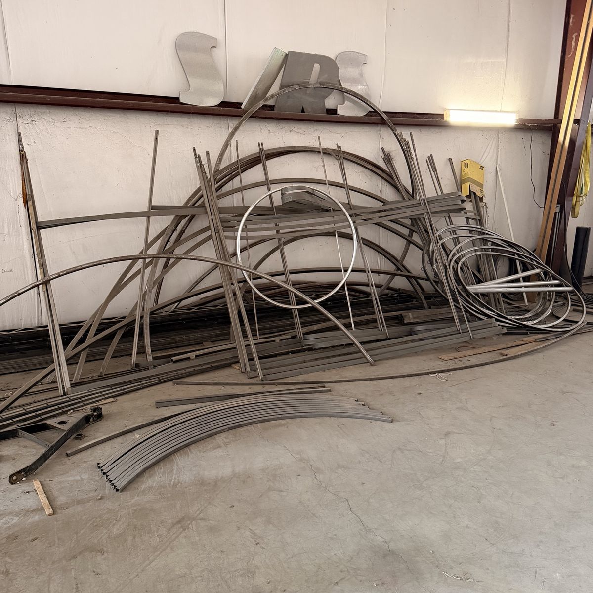 Steel liquidation - mostly bent pieces