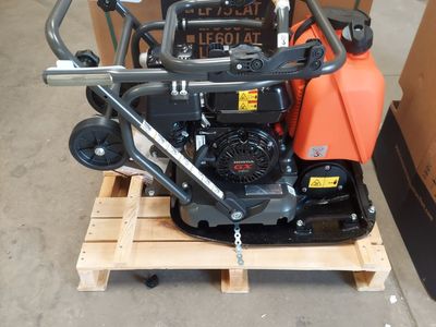 Husqvarna LF 75 LAT PLATE COMPACTOR (16.54in Plate Width)