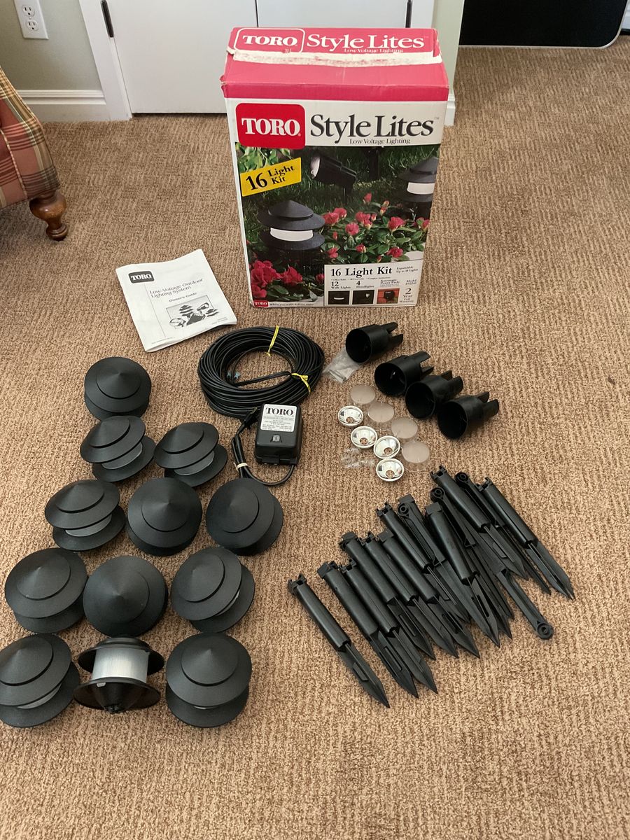 (NEW) Toro Style 16 Low Voltage Outdoor Lighting Kit