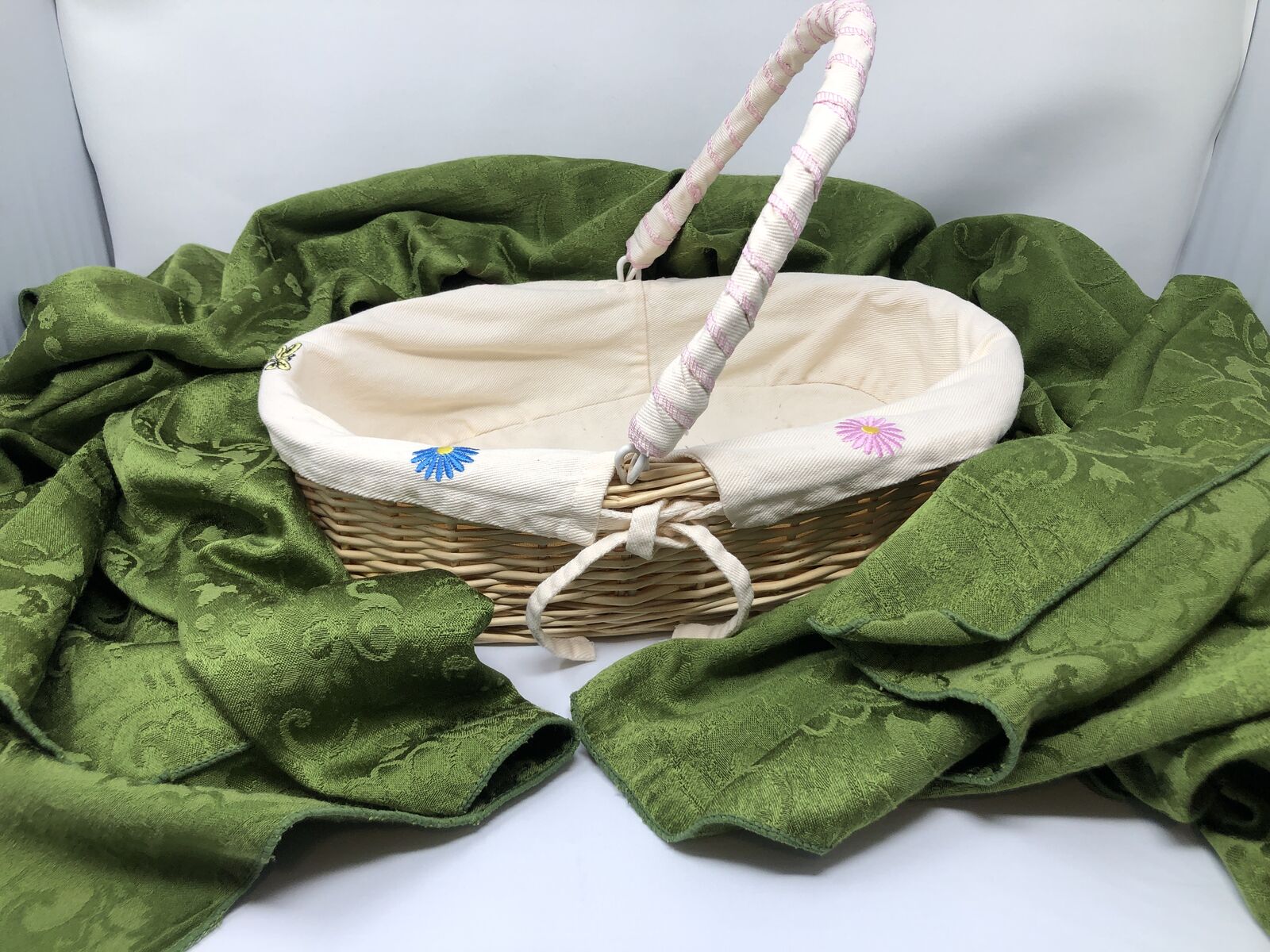 Beautiful Oval Linen-Lined Wicker Basket with Hinged Handle
