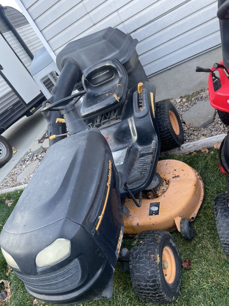 Poulan Pro Riding Lawnmower