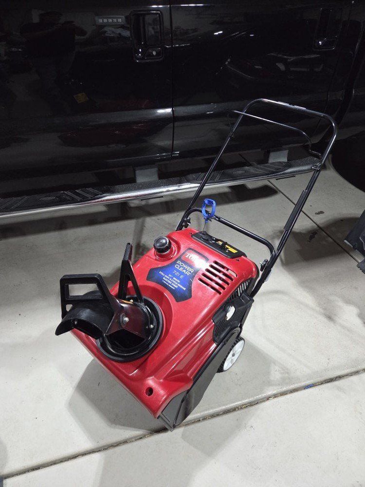 toro 4 cycle 721E electric start snowblower