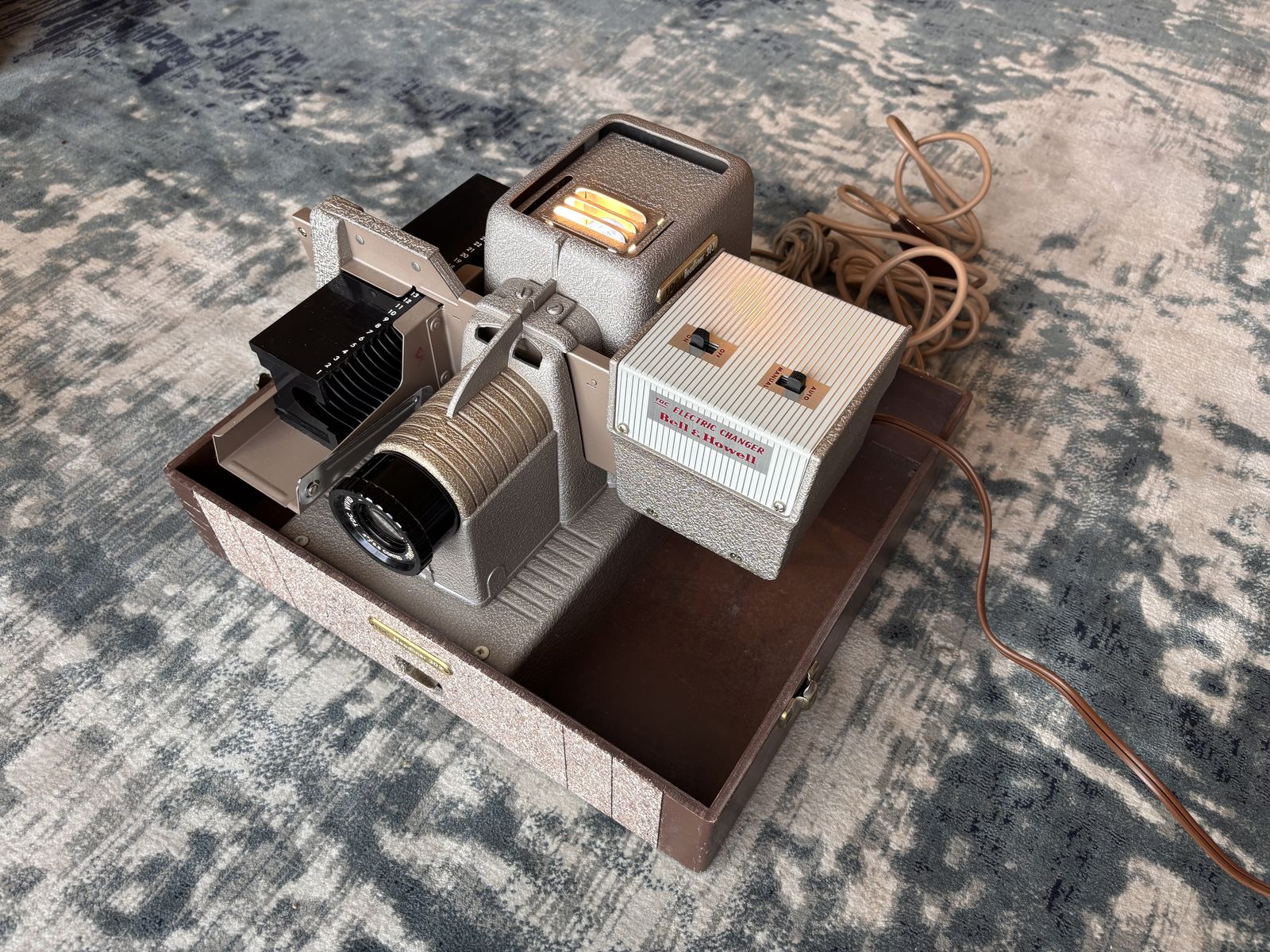 Vintage TDC Headliner 303 Slide Projector W/1 Tray/ WORKS!!!