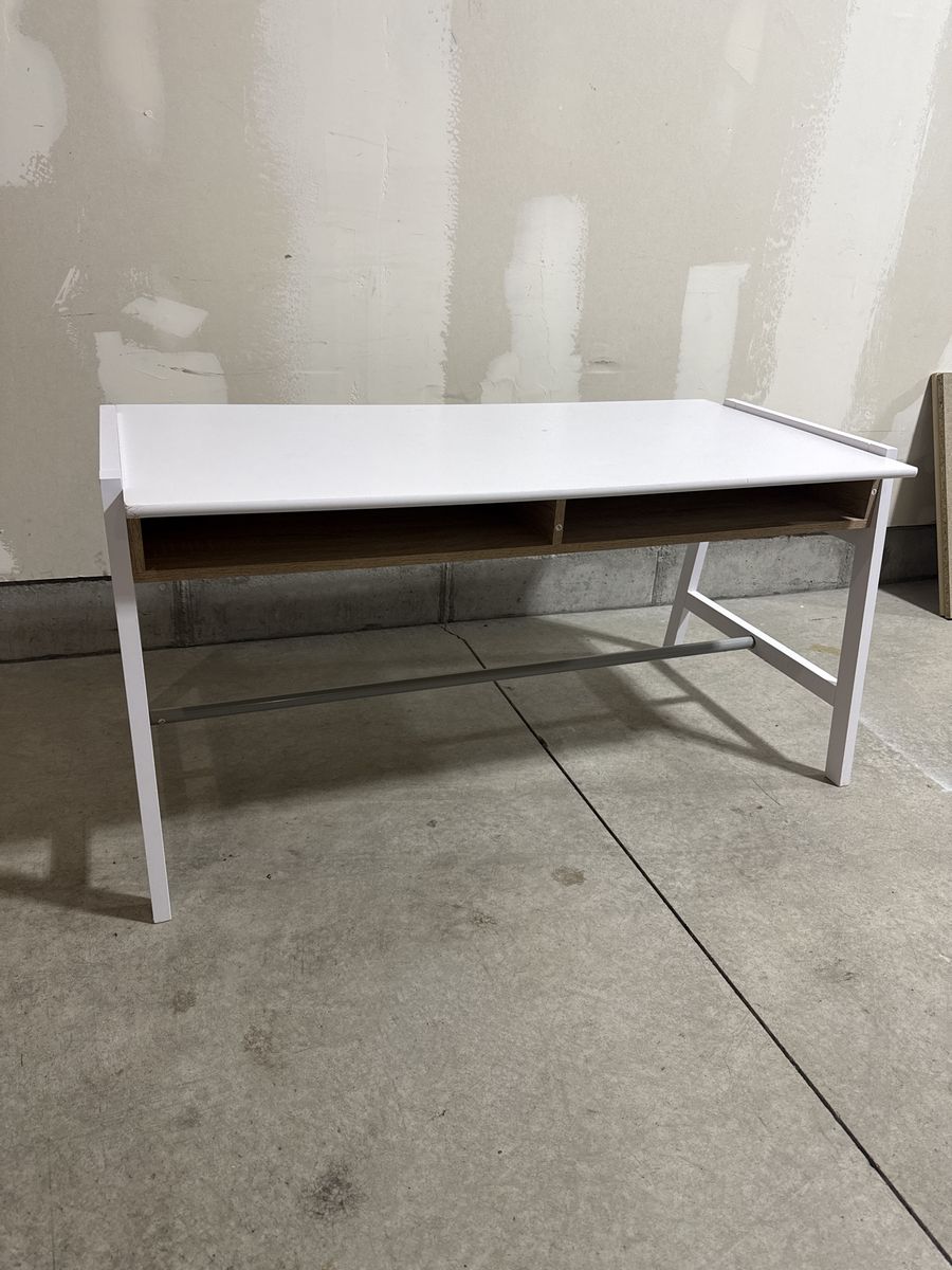 Free kid desk