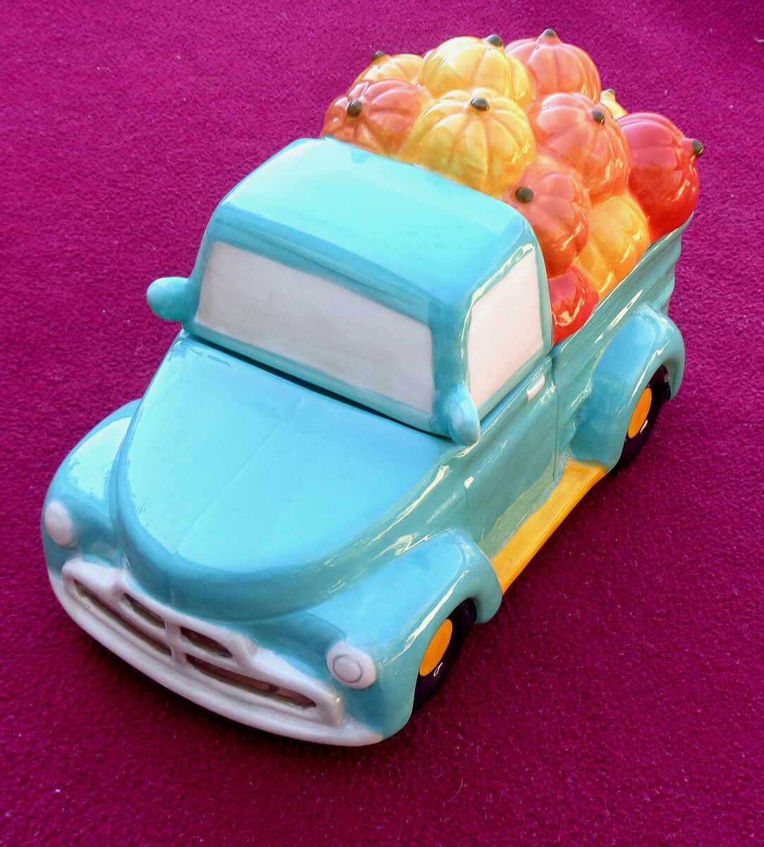 very nice fall truck Hauling pumpkins cookie jar never used