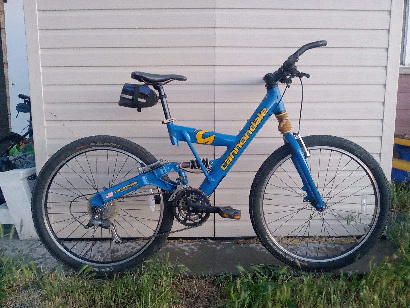 Cannondale Super V 500 Full Suspension Mountain Bike. Size Small. 26 inch wheels.