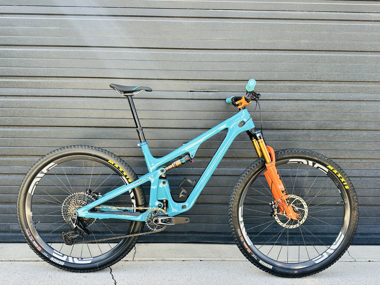 24’ Yeti SB120 T2 Large