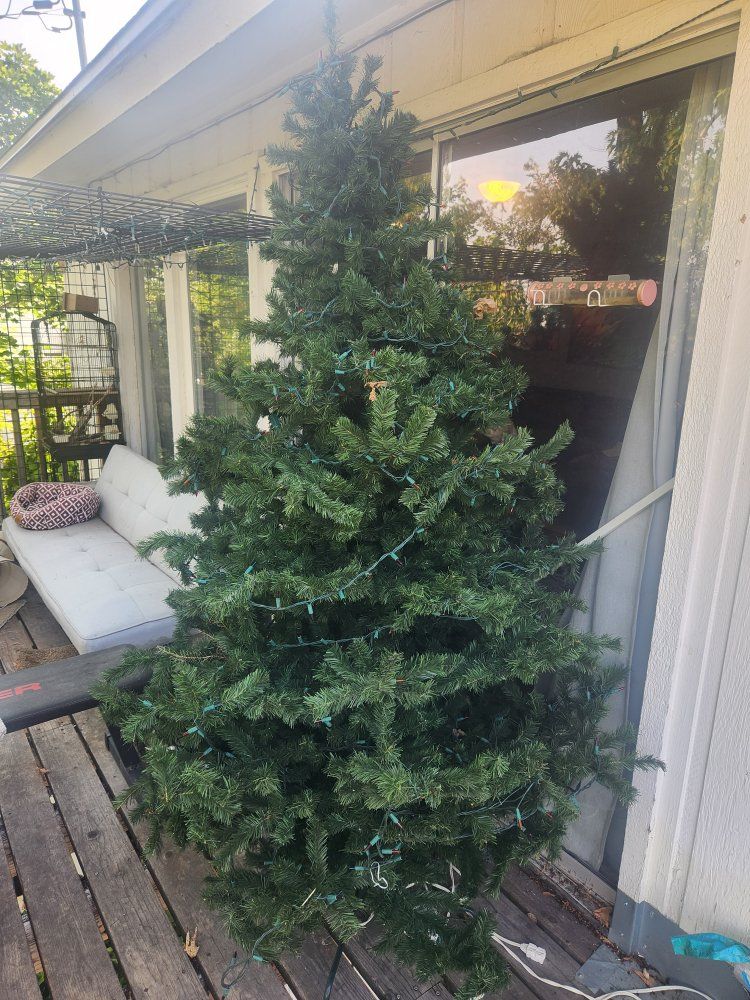 Pre-Lit 7' Artificial Christmas Tree with Base