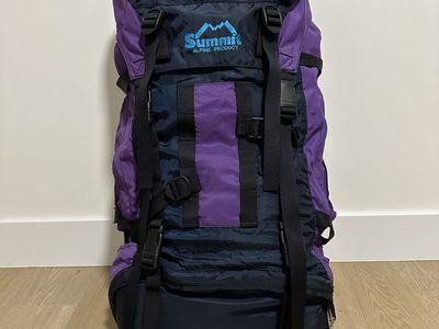 Multi-Day Hiking Backpack / Rain cover